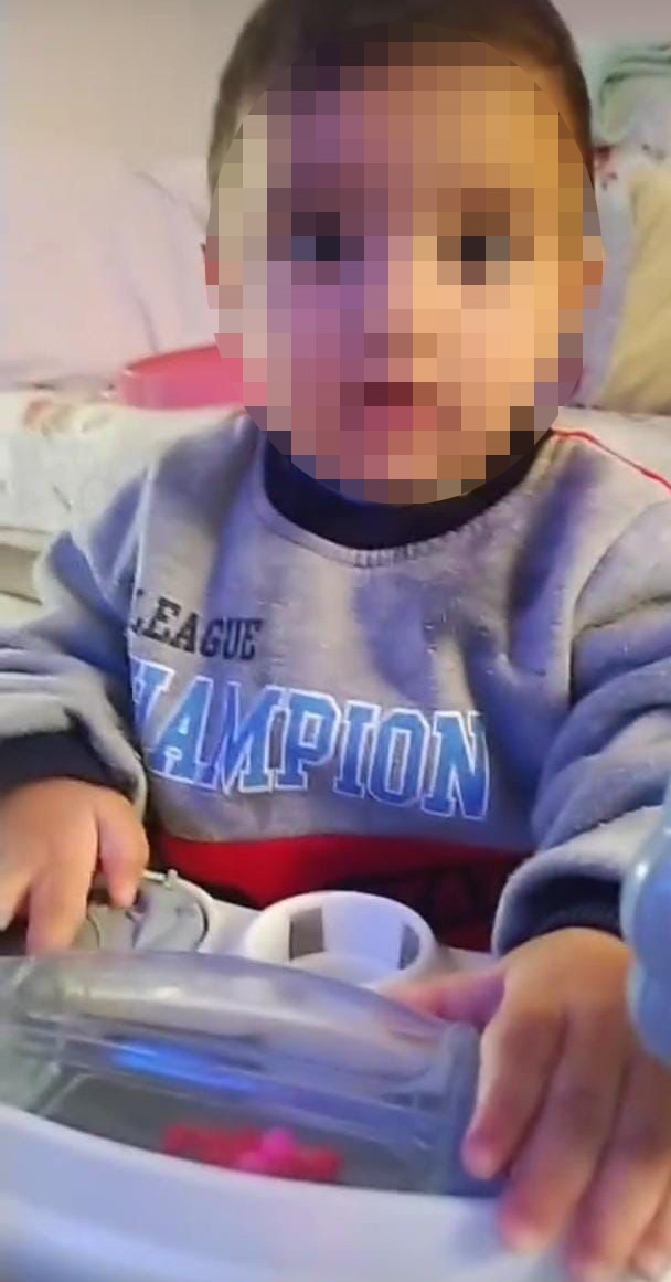 Denizli&rsquo;de kan donduran olay: Alkoll&uuml; eğlence d&ouml;n&uuml;ş&uuml; darp edilen bebek hastanelik oldu
