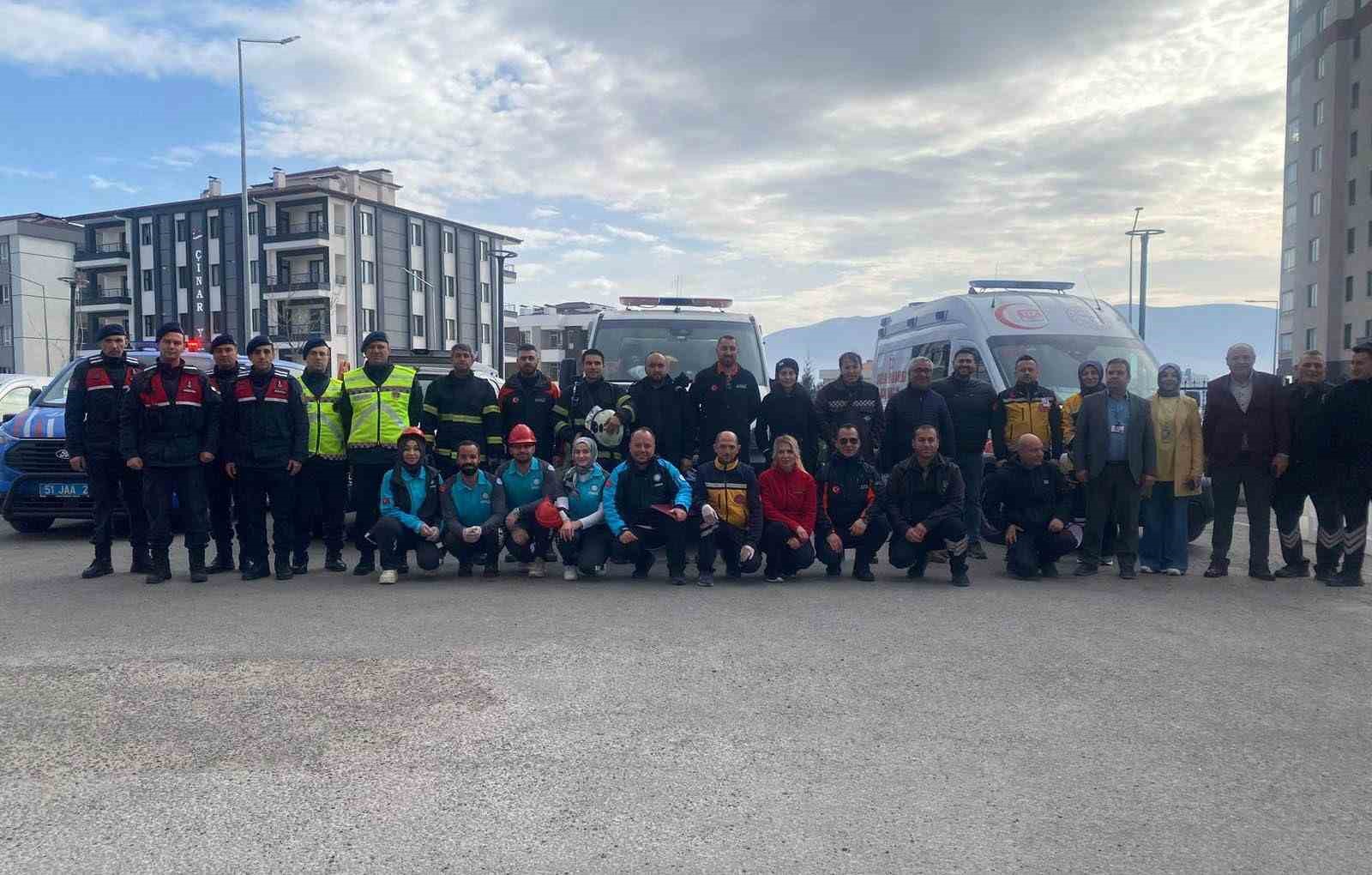 Niğde&rsquo;de ger&ccedil;eğini aratmayan &rsquo;saha tatbikatı&rsquo;
