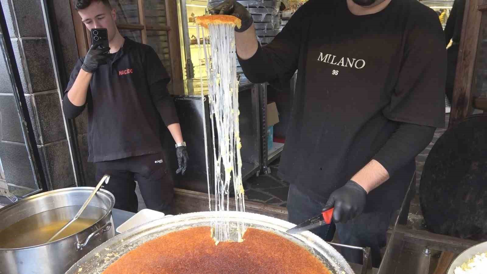 Turistlerden Lübnan künefesine yoğun ilgi