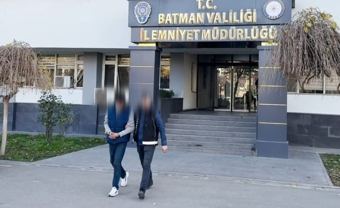 Batman&rsquo;da narkotik operasyonu: Uyuşturucu madde ve ruhsatsız silah ele ge&ccedil;irildi
