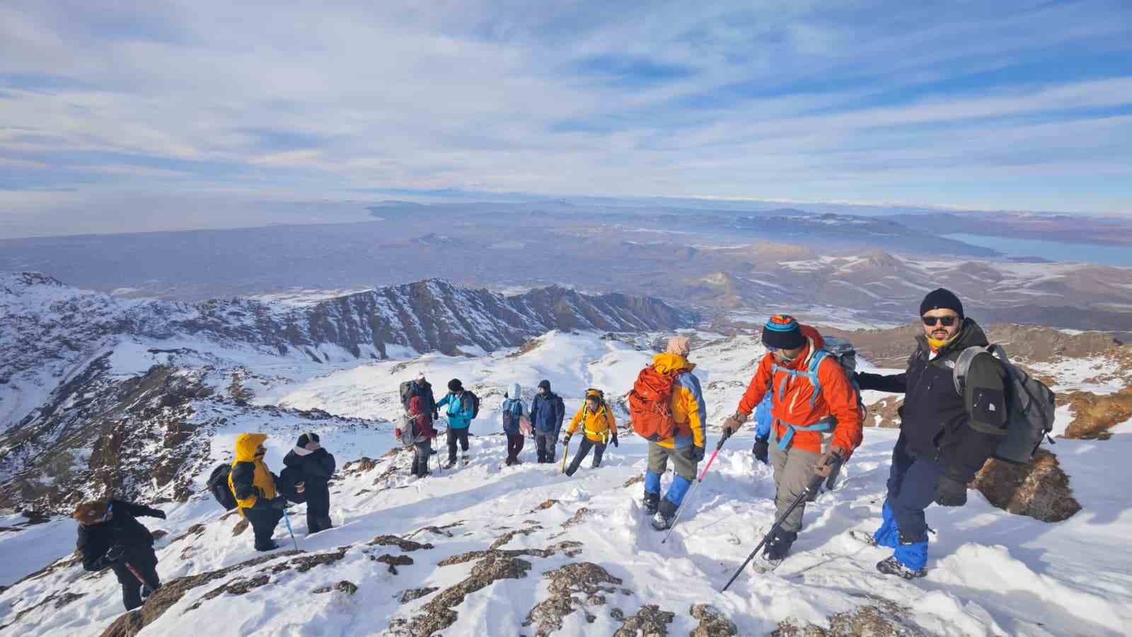 Erek Dağı’na zirve tırmanışı