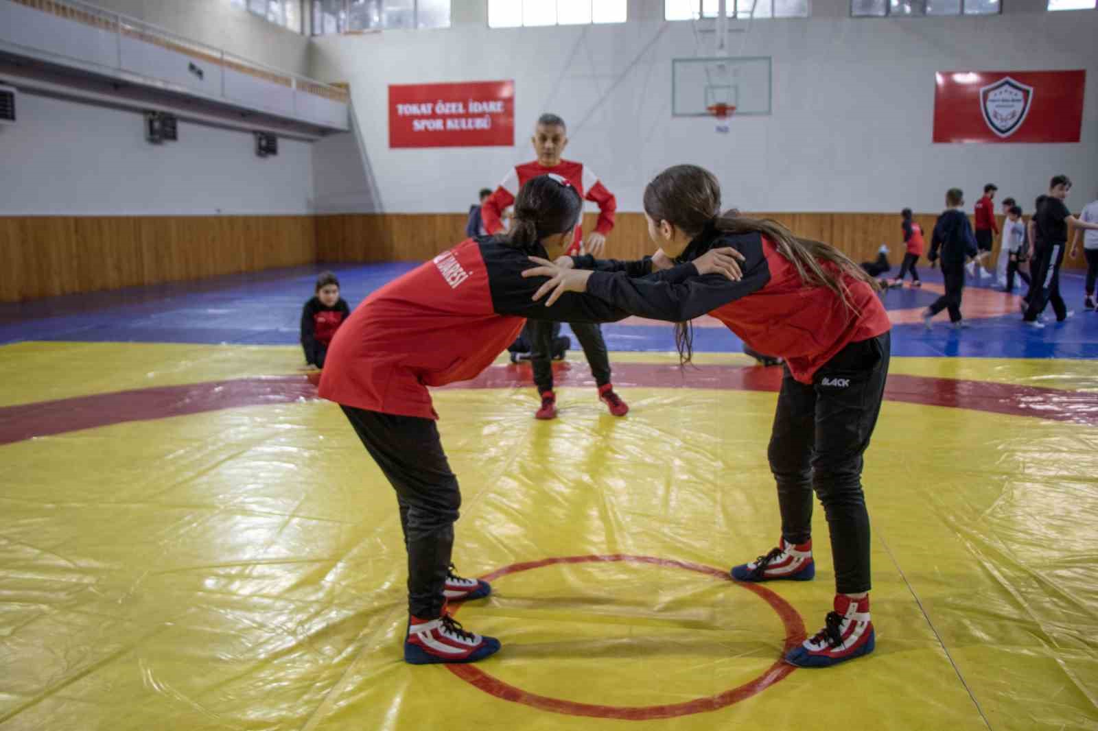 Şampiyon güreşçi Nesrin Baş, Tokat’ta kız çocuklarına örnek oldu
