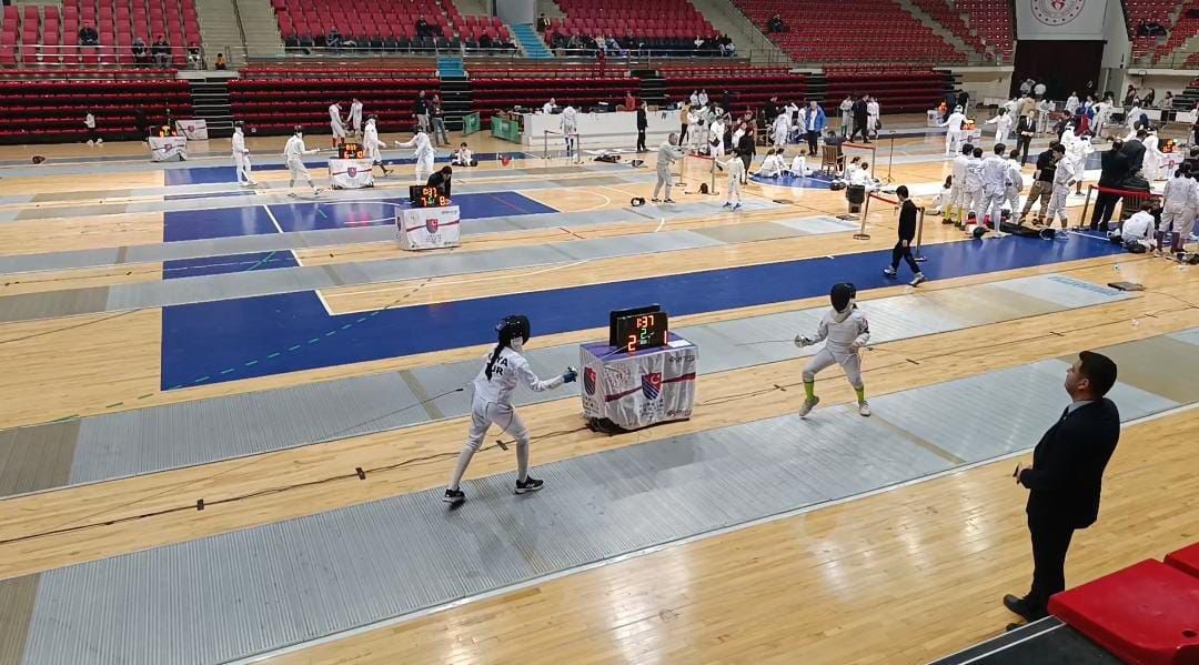 Elazığlı Elif Reyyan eskrimde Türkiye şampiyonu