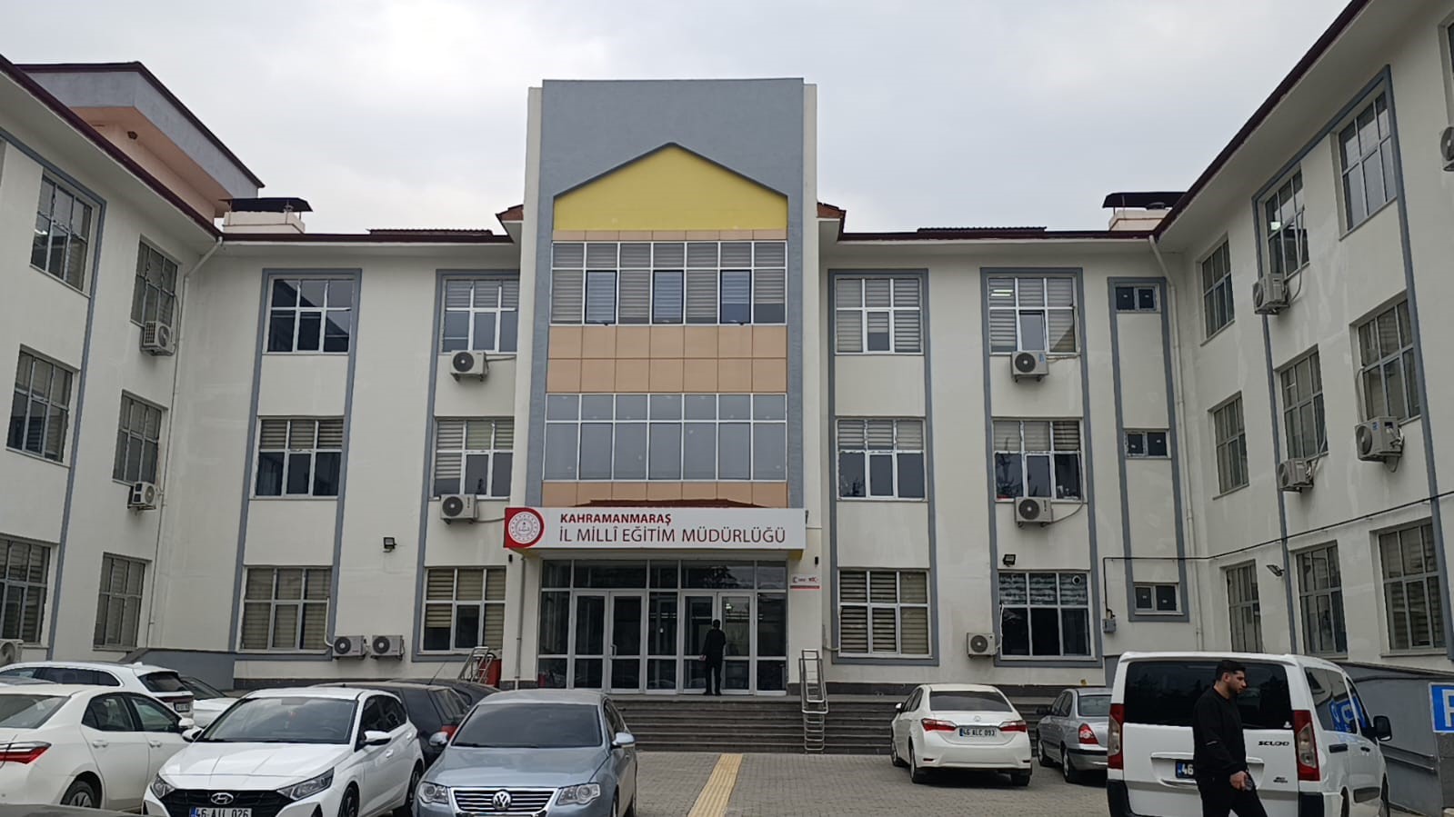 Yapay zekayla m&uuml;stehcen g&ouml;r&uuml;nt&uuml; oluşturan 2 liseli tutuklandı
