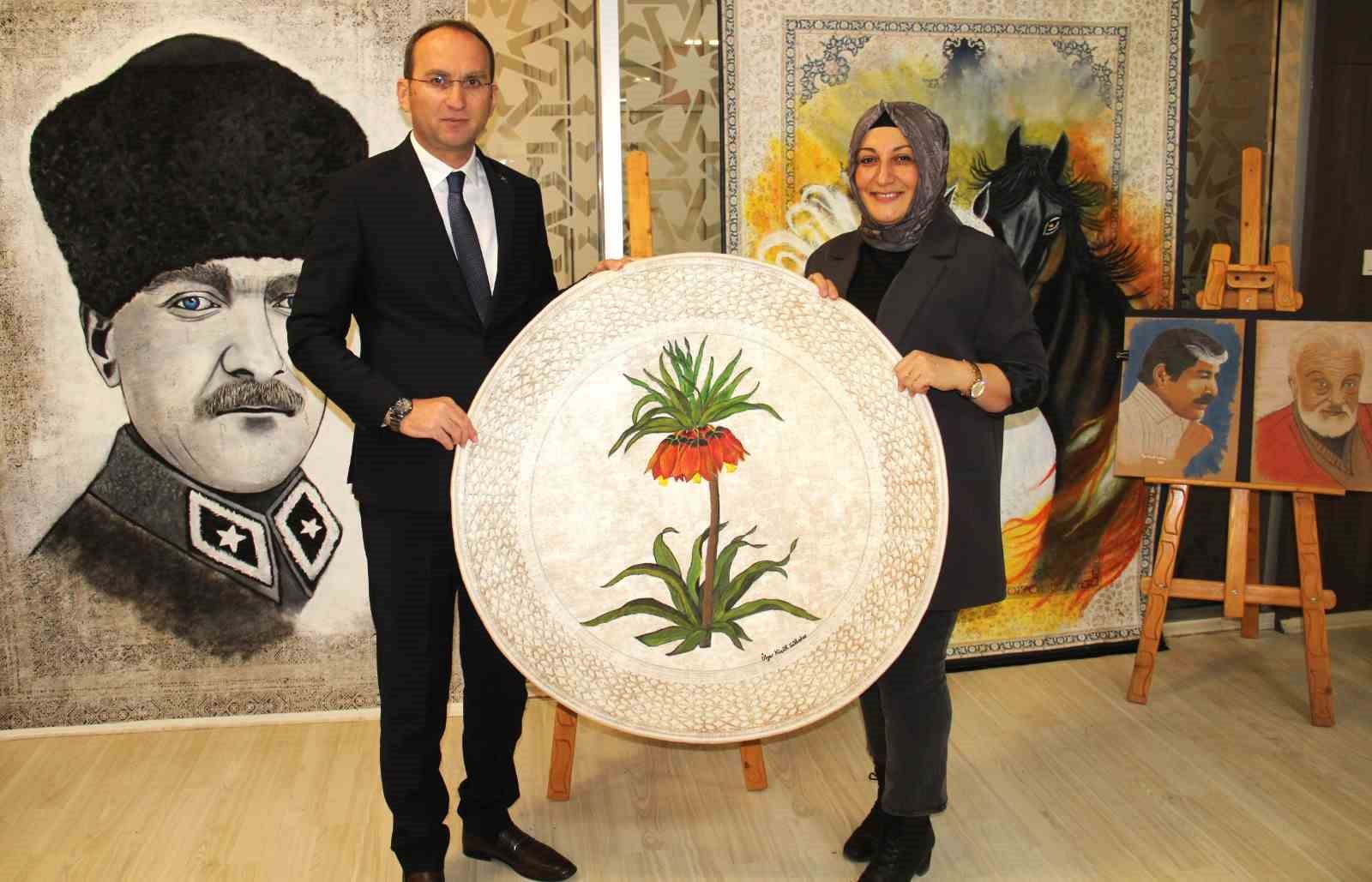 Kahramanmaraş&rsquo;ta halıdan tuvale uzanan sergi yolculuğu
