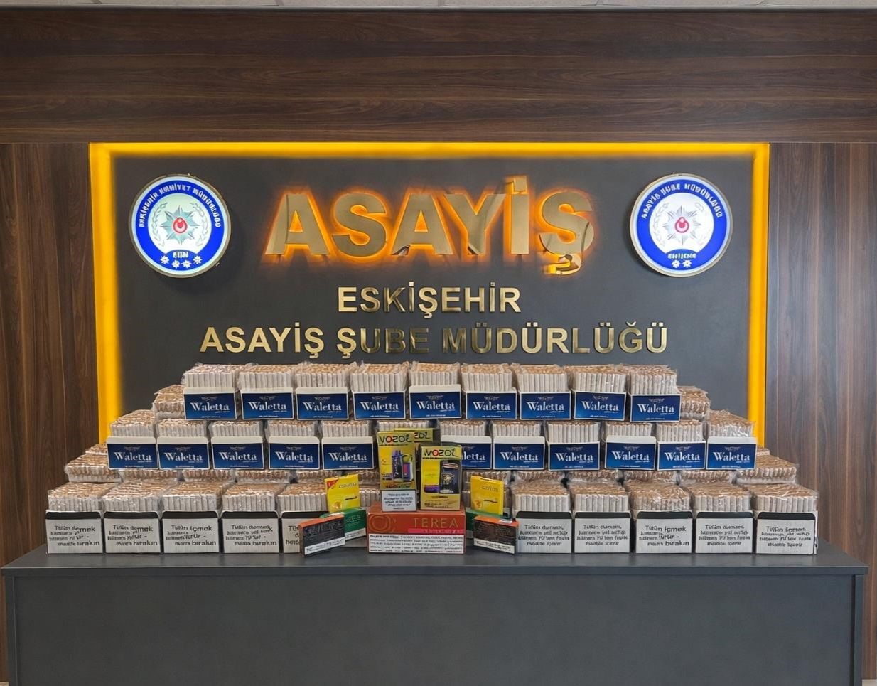 Şüpheli araçtan binlerce dal bandrolsüz sigara ele geçirildi