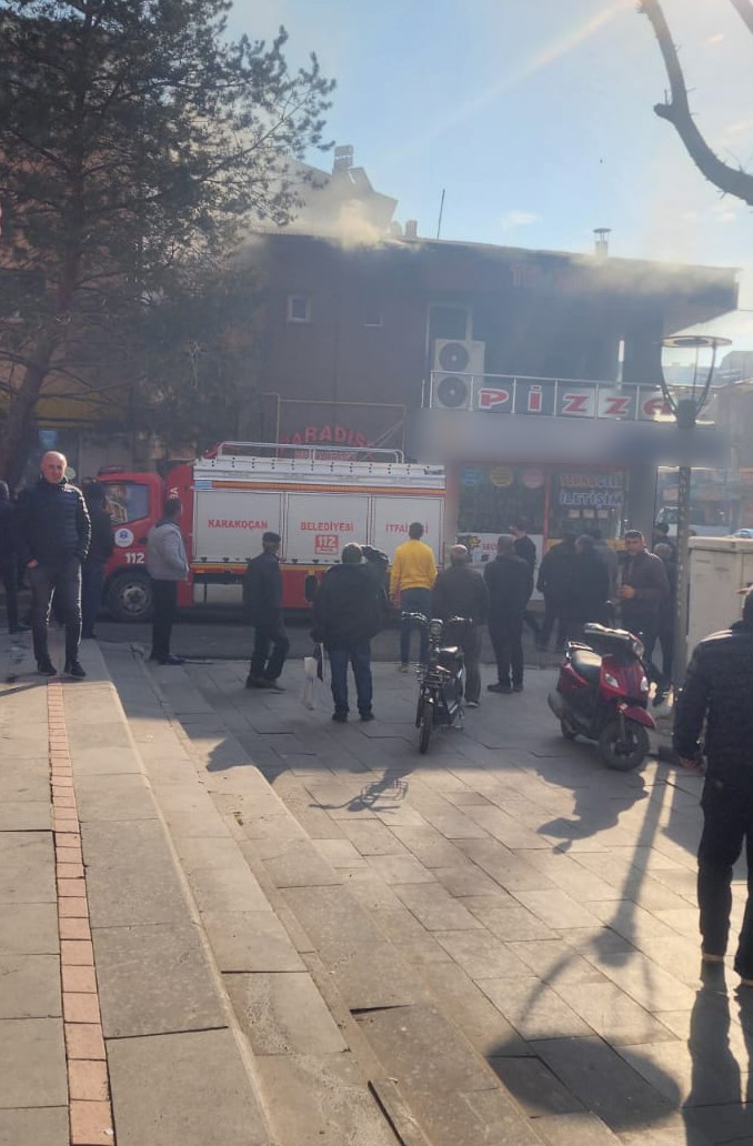 Elazığ&rsquo;da iş yerinde &ccedil;ıkan yangın paniğe neden oldu

