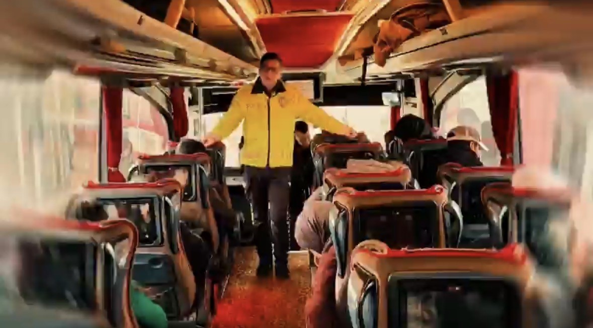 Mardin&rsquo;de s&uuml;r&uuml;c&uuml; ve yolculara emniyet kemeri bilgilendirmesi
