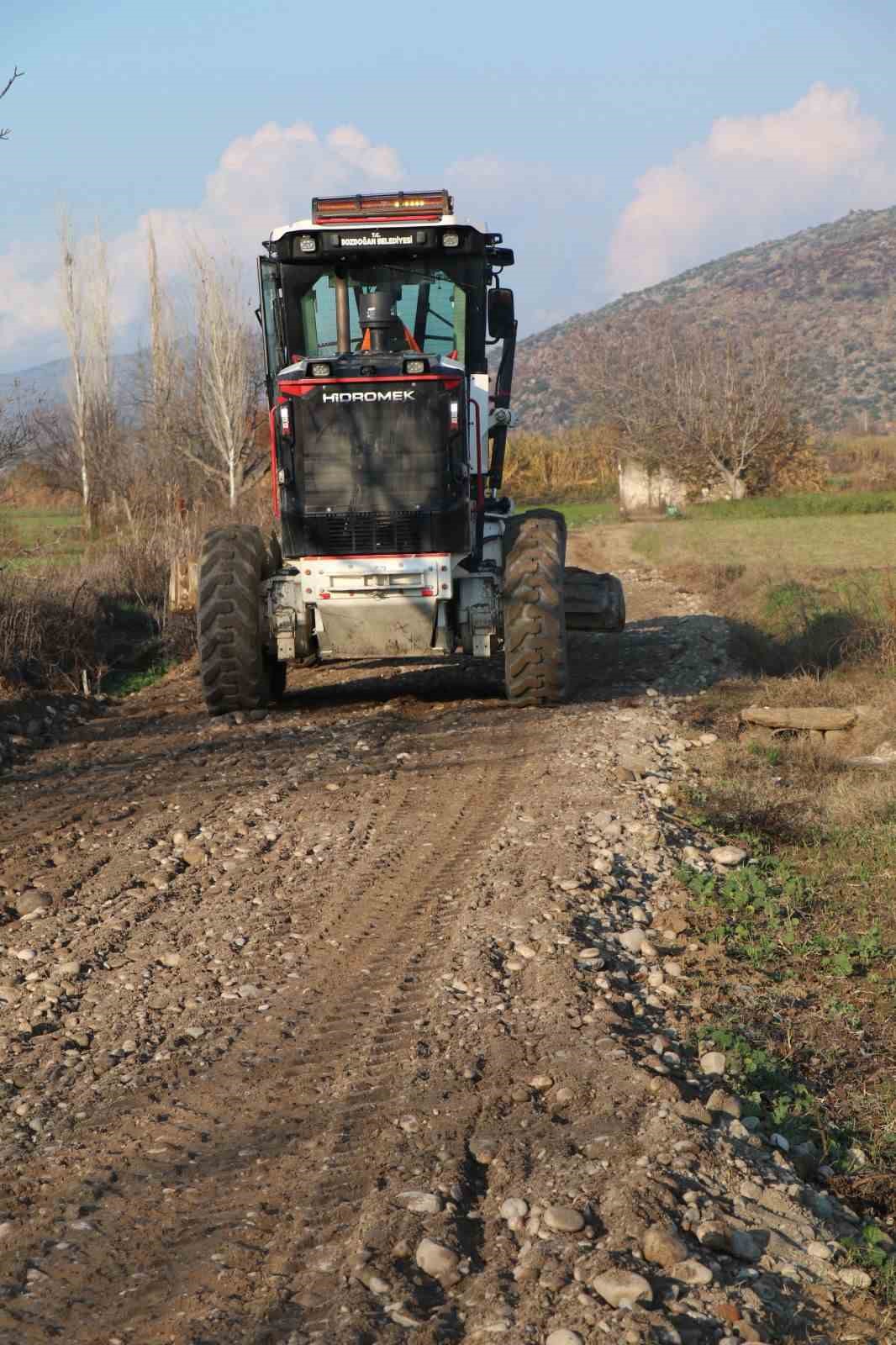 Bozdoğan Belediyesi’nden ova yollarında çalışma