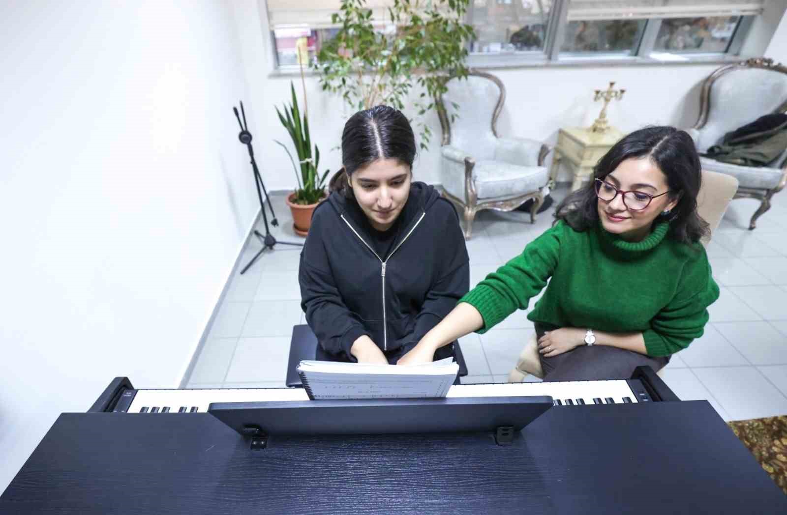 &Uuml;mraniye M&uuml;zik Akademisi eğitimlerine aralıksız devam ediyor
