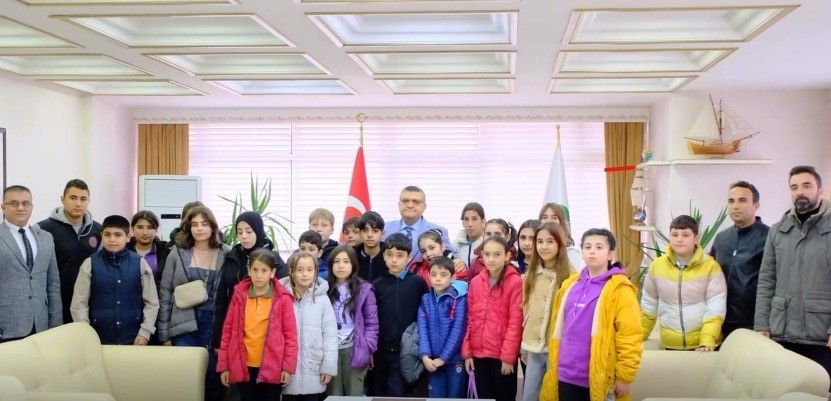 Gen&ccedil;ler Sinop&rsquo;u tanıyor
