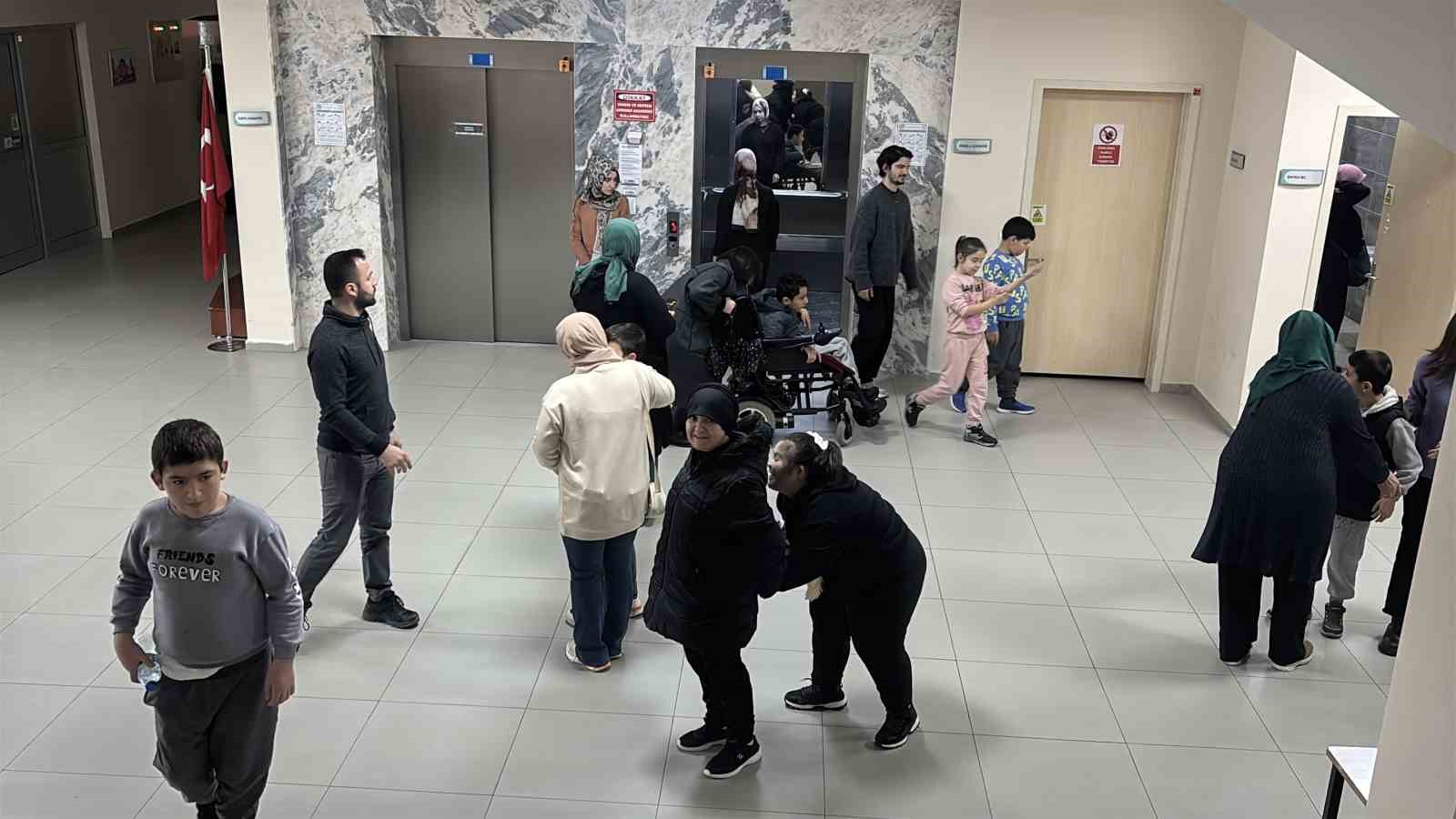 Bolu&rsquo;da &ouml;zel &ccedil;ocuklar eğitim alırken, anneleri el emeği &uuml;r&uuml;nler &uuml;retiyor
