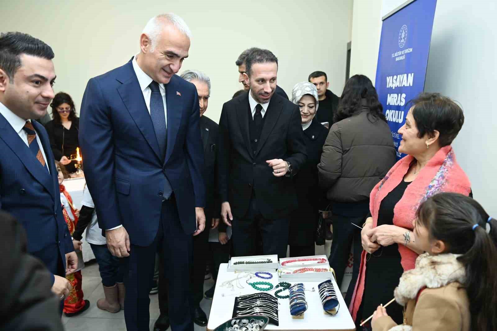 Ankara&rsquo;da "Yaşayan Miras Okulu" a&ccedil;ıldı, Bakan Ersoy bu okulun yaygınlaştırılacağını duyurdu
