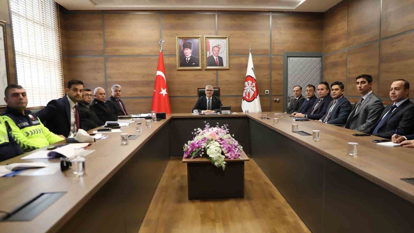 Niğde’de yeni yıl için güvenlik tedbirleri toplantıda değerlendirildi