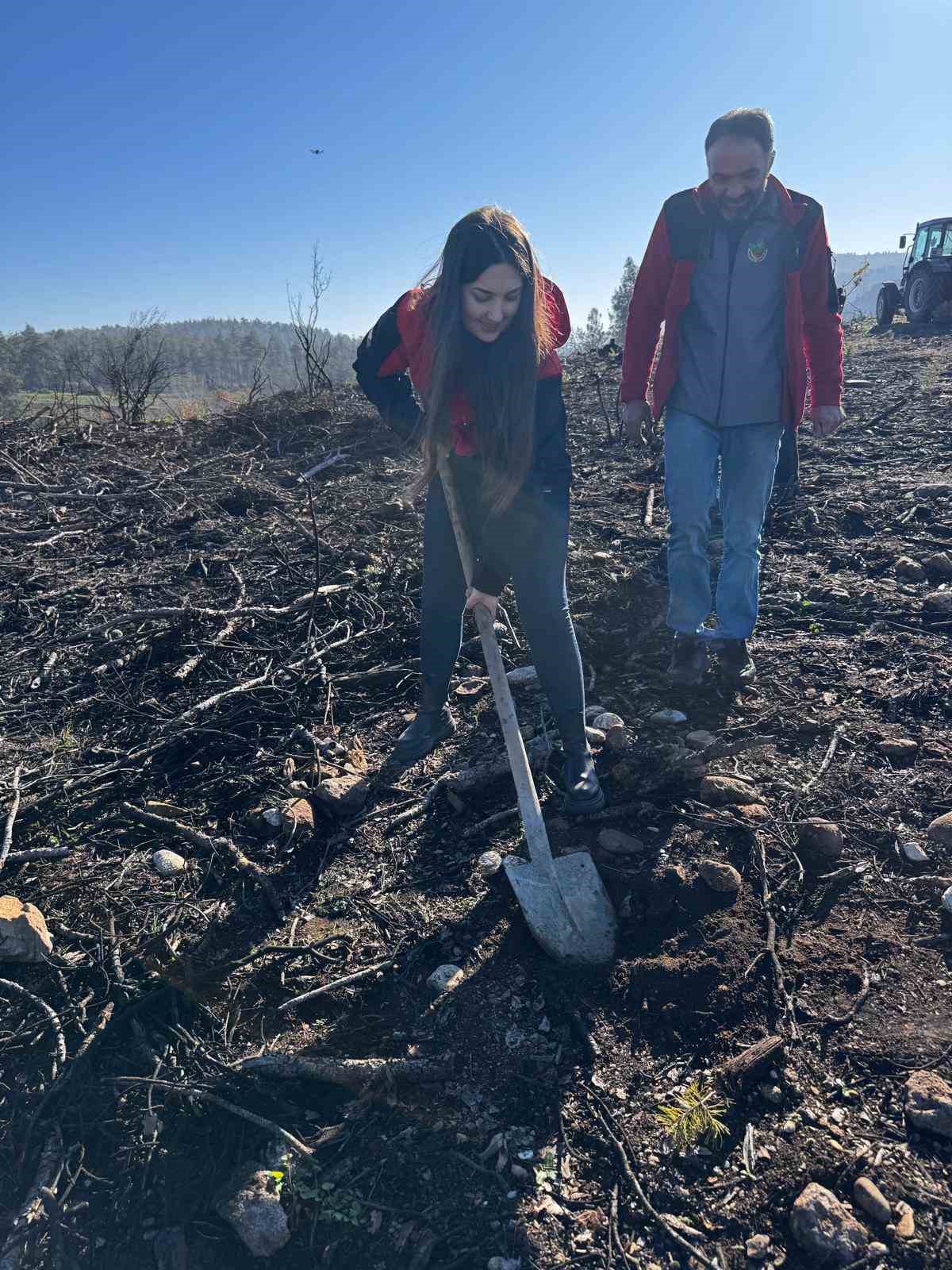 Orhaneli&rsquo;de 188 fidan toprakla buluştu
