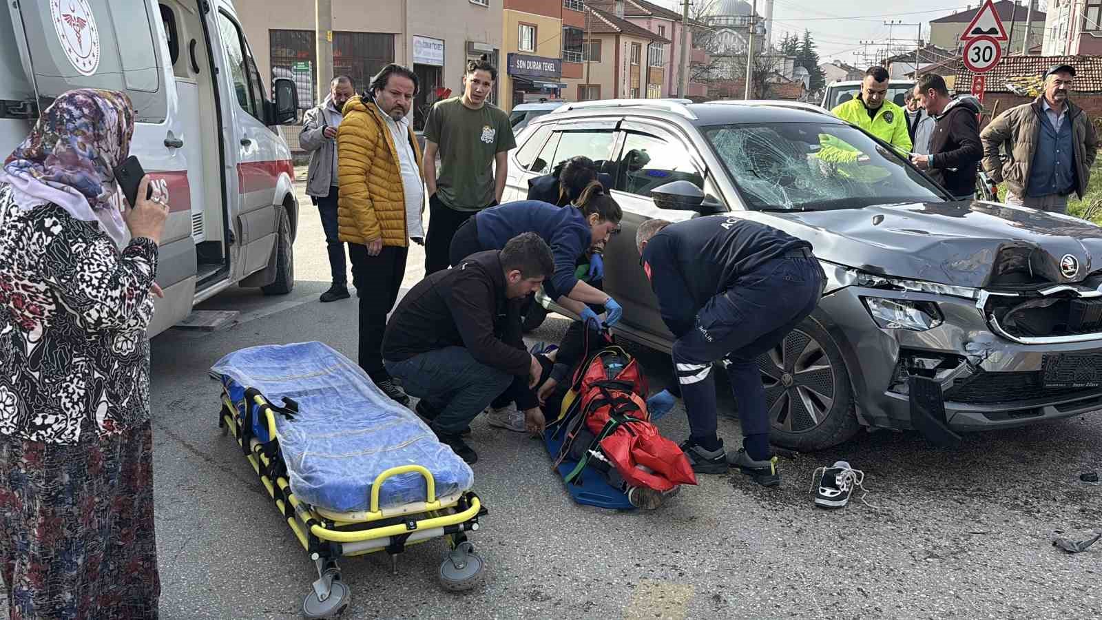 Bolu&rsquo;da ciple &ccedil;arpışan motosikletli yaralandı
