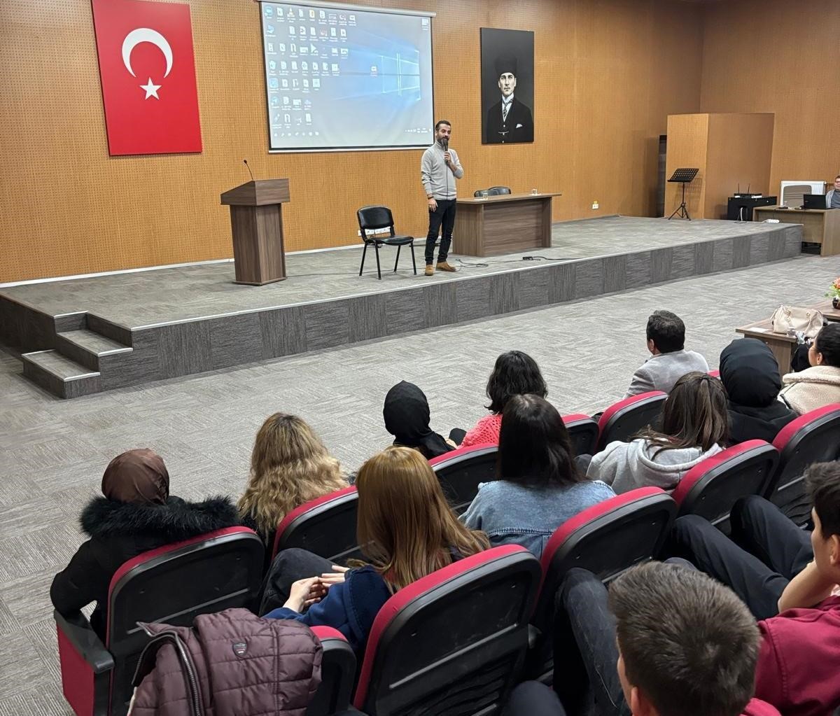 Hisarcık’ta öğrencilere "Sosyal Medya Bağımlılığı" konulu konferans