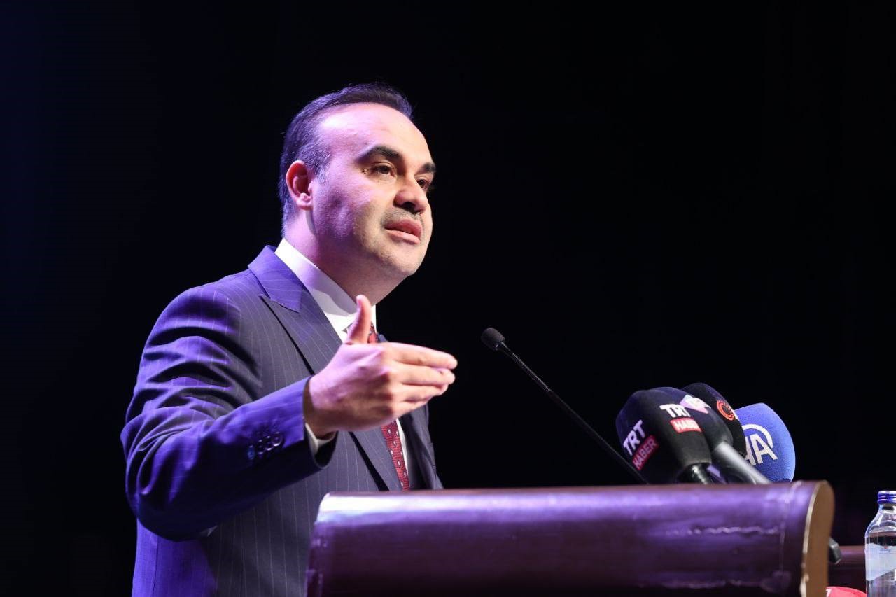 Bakan Kacır: "Kardeş Libya halkına ve hükümetine taziyelerimi sunuyorum"