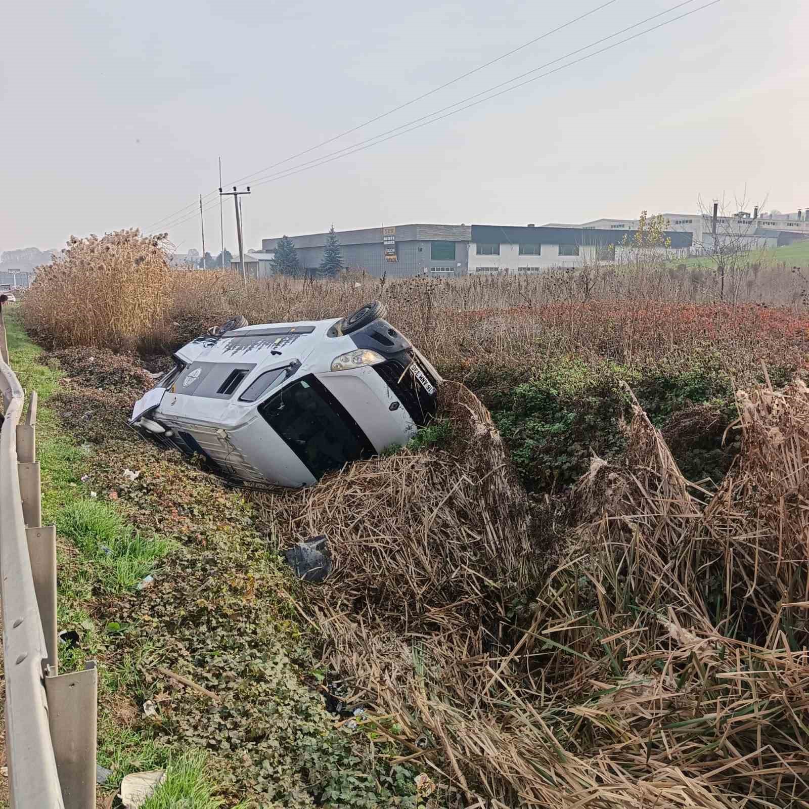 Tır ile karavan &ccedil;arpıştı: kadın s&uuml;r&uuml;c&uuml; yaralandı
