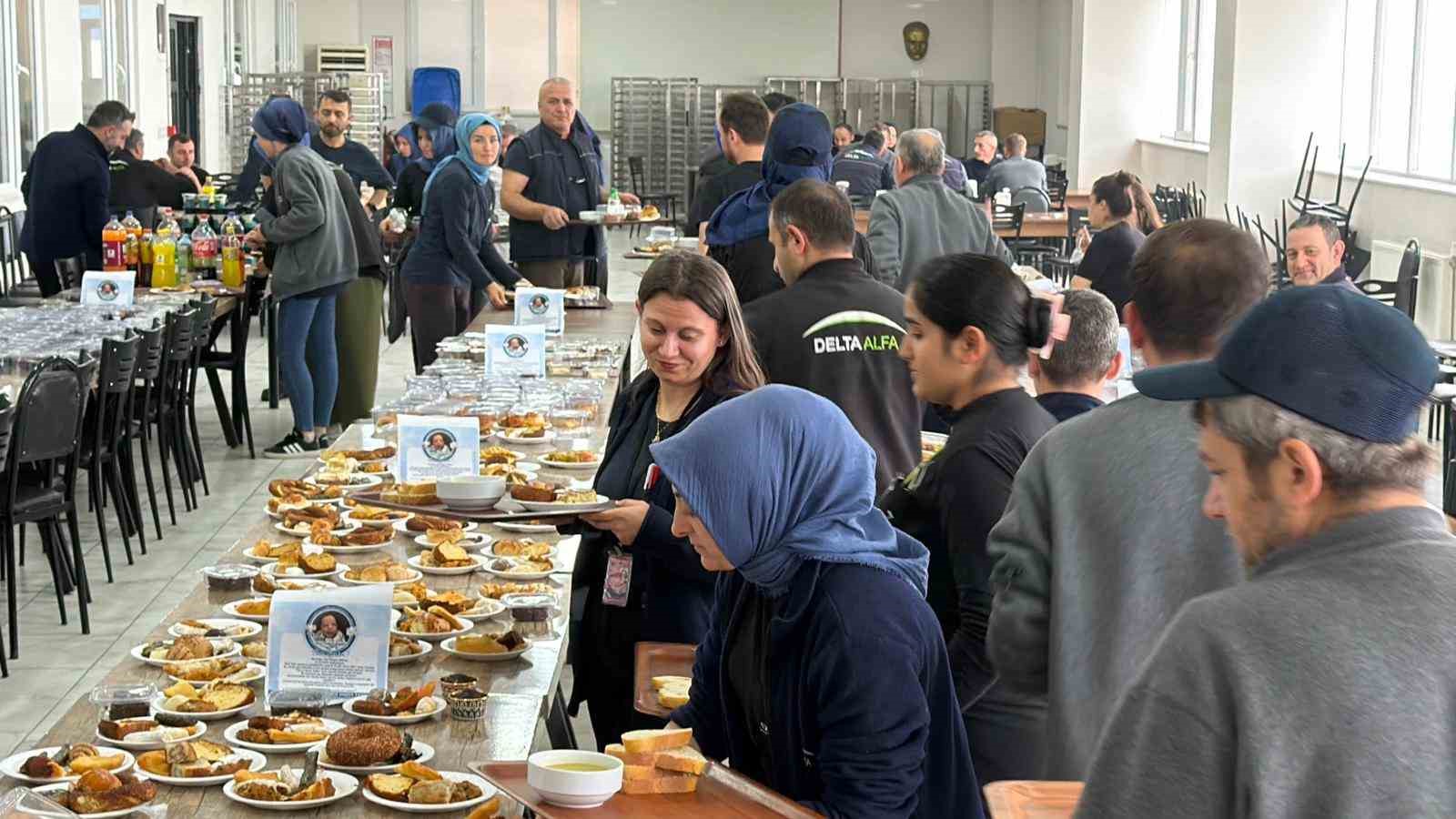 Fabrika işçilerinden yürek ısıtan destek