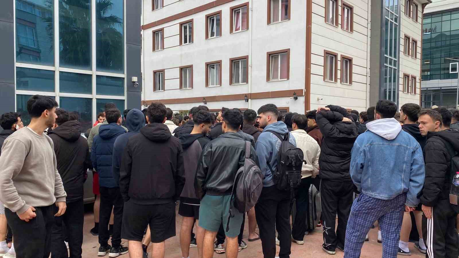 &Ouml;ğrenci yurdunda yangın alarmı &ccedil;alınca panik yaşandı
