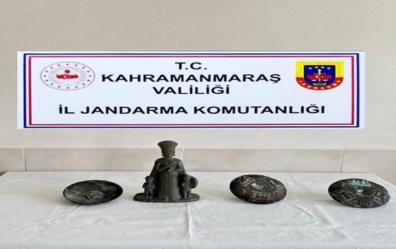 Uyuşturucu, silah ve ka&ccedil;ak&ccedil;ılık operasyonlarında 45 şahıs yakalandı
