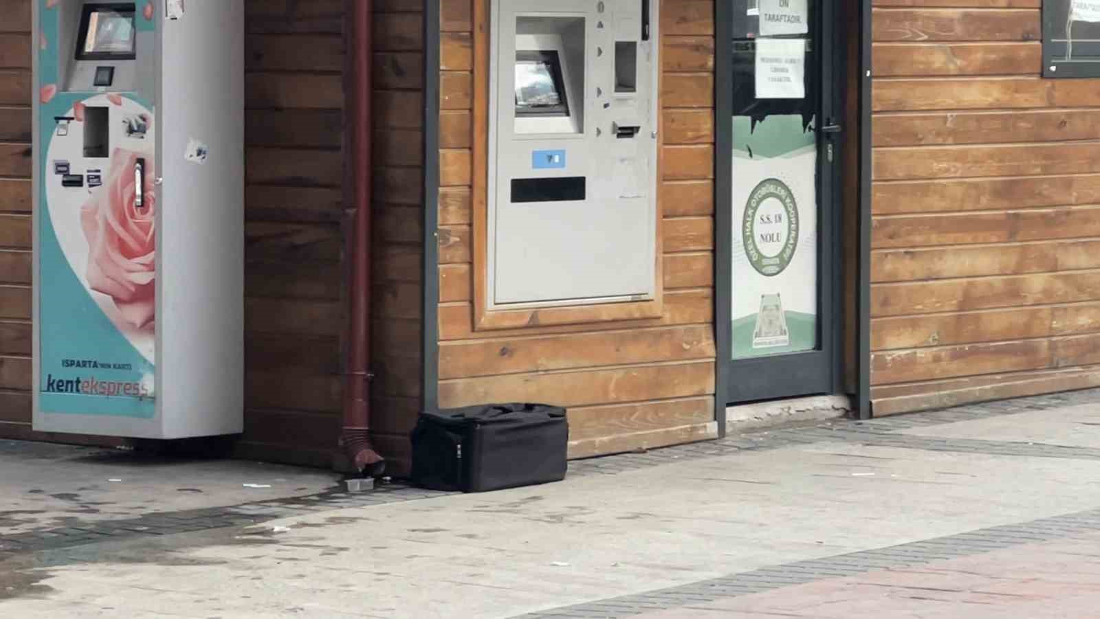 Isparta&rsquo;da ş&uuml;pheli &ccedil;anta f&uuml;nye ile patlatıldı
