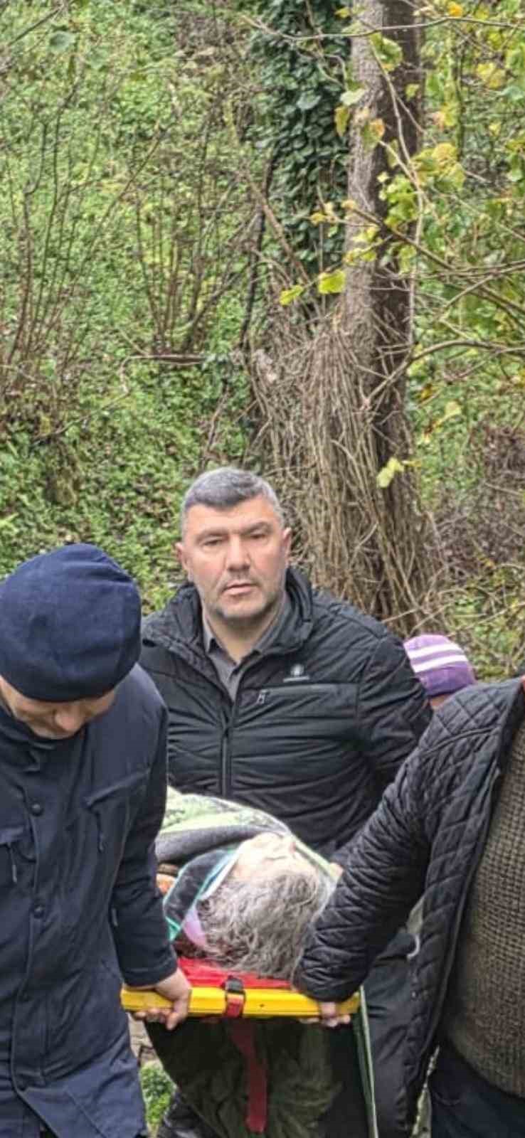 Alzheimer hastası kayıp kadın ormanlık alanda yaralı halde bulundu
