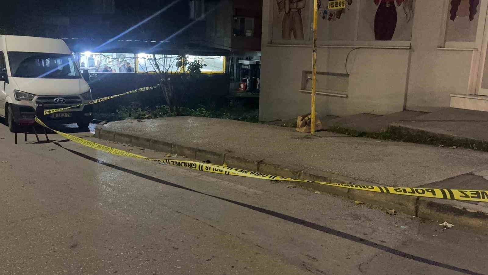 Bursa&rsquo;da ara&ccedil;tan silahla ateş a&ccedil;ıldı, 1 kişi yaralandı
