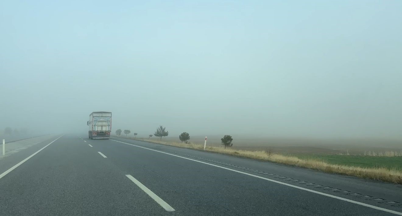 Afyonkarahisar’da sisli hava etkili oldu