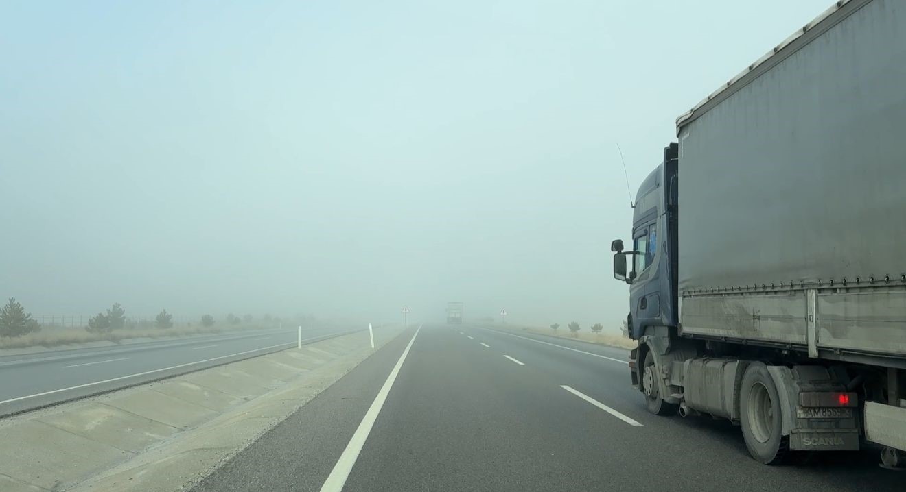 Afyonkarahisar&rsquo;da sisli hava etkili oldu
