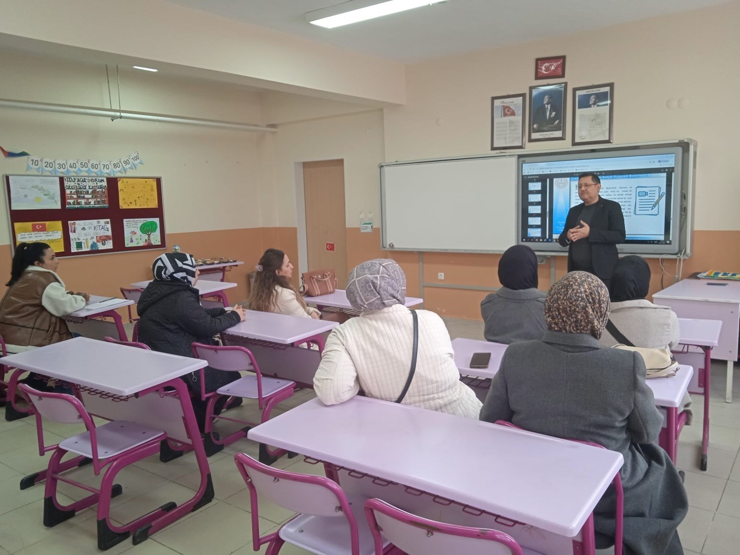 Altıntaş’ta Aile Okulu Kursu devam ediyor