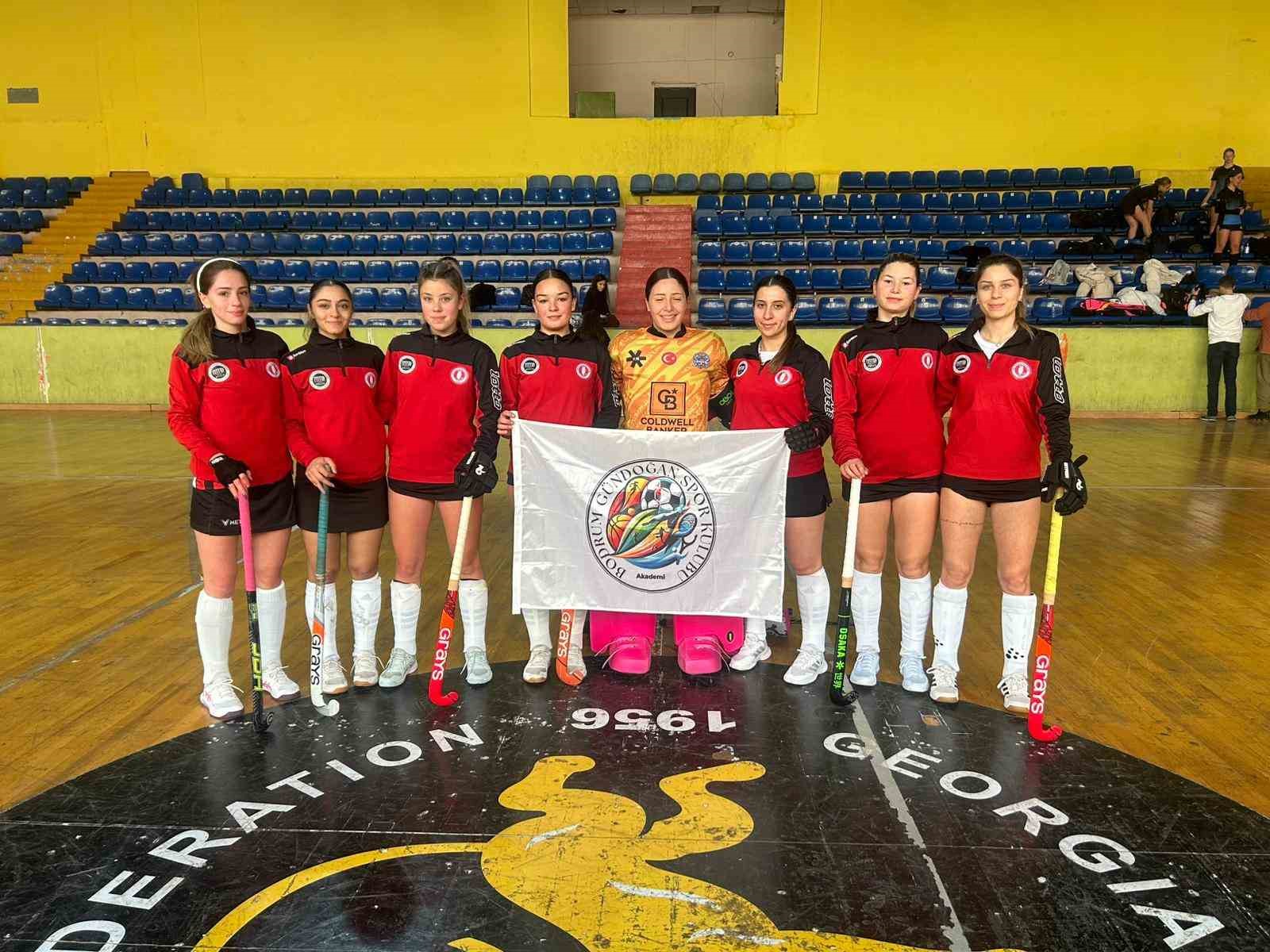 Muğla’da hokey sınırları aşıyor