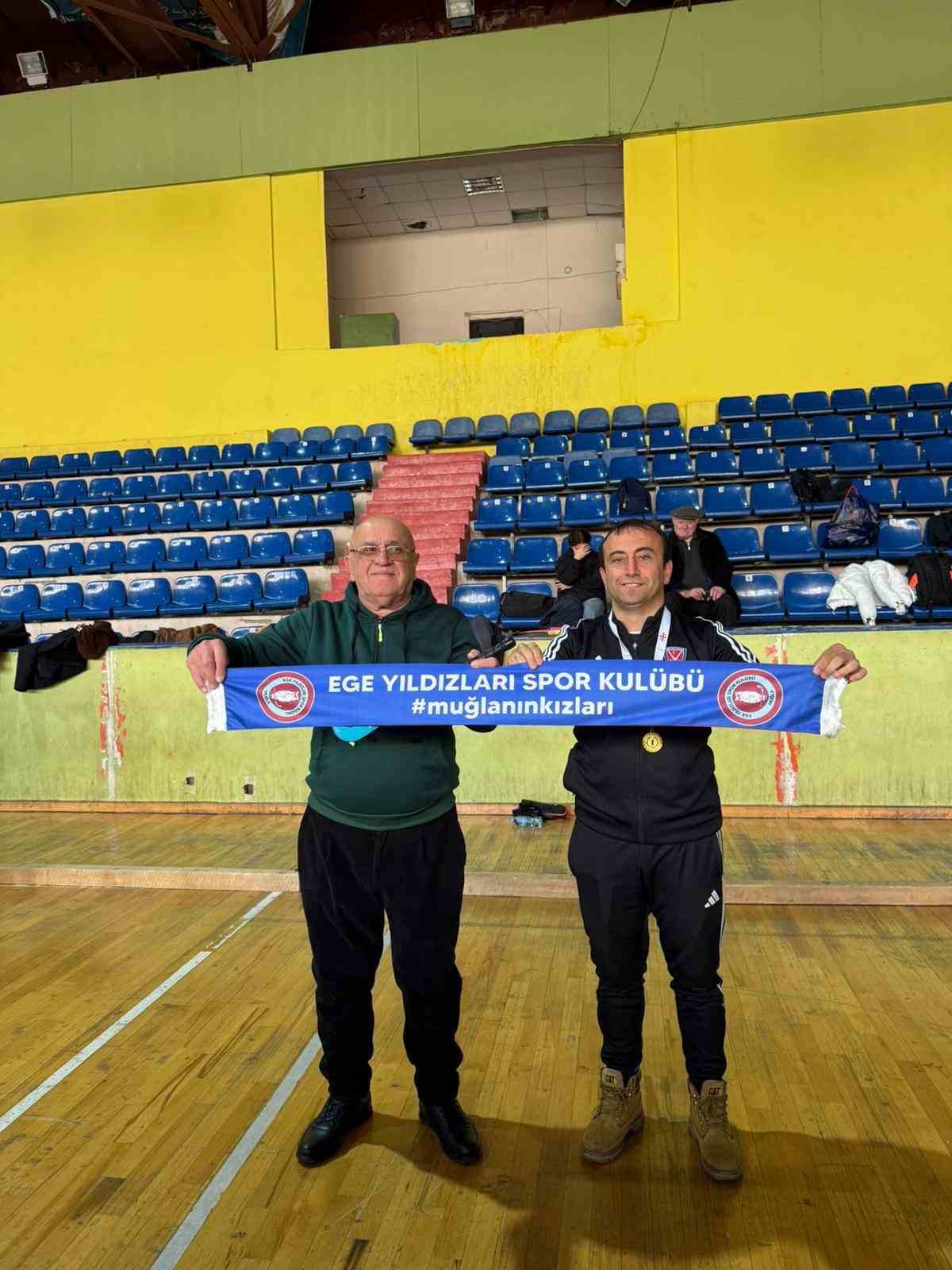 Muğla&rsquo;da hokey sınırları aşıyor
