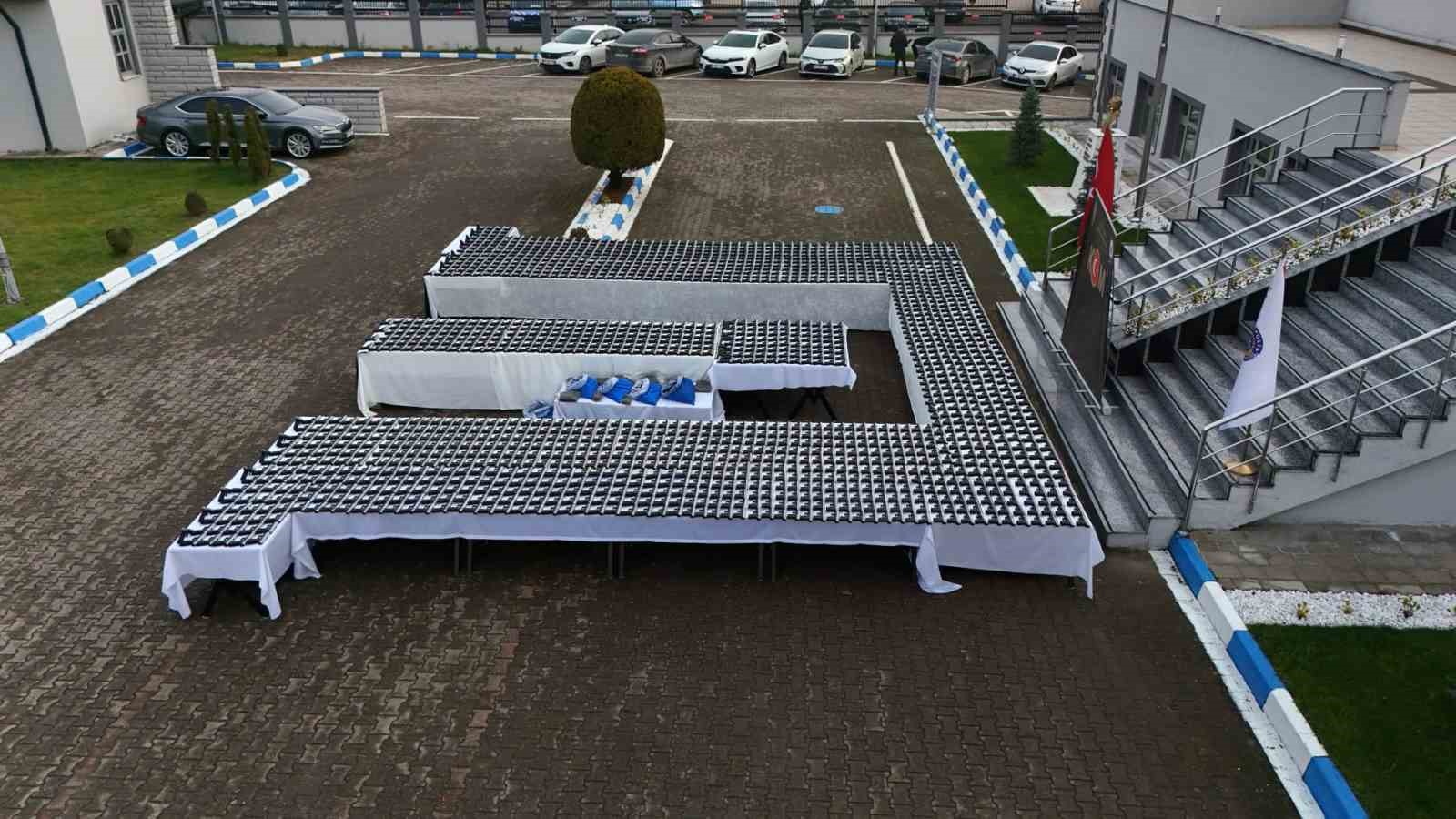 Yolcu otob&uuml;s&uuml;nde binlerce silah par&ccedil;ası ele ge&ccedil;irildi: 6 g&ouml;zaltı
