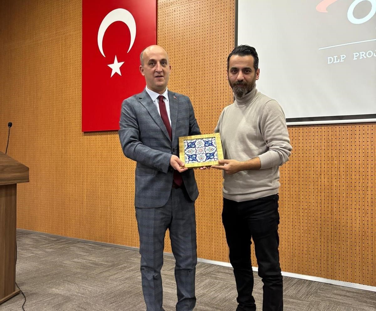 Hisarcık&rsquo;ta &ouml;ğrencilere "Sosyal Medya Bağımlılığı" konulu konferans
