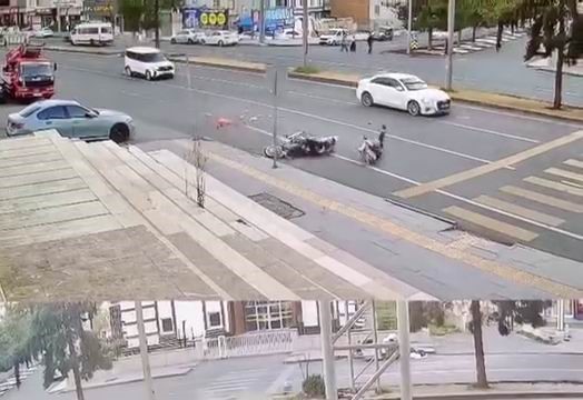 Yolun karşısına ge&ccedil;meye &ccedil;alışan kadına motosiklet &ccedil;arptı: 2 yaralı
