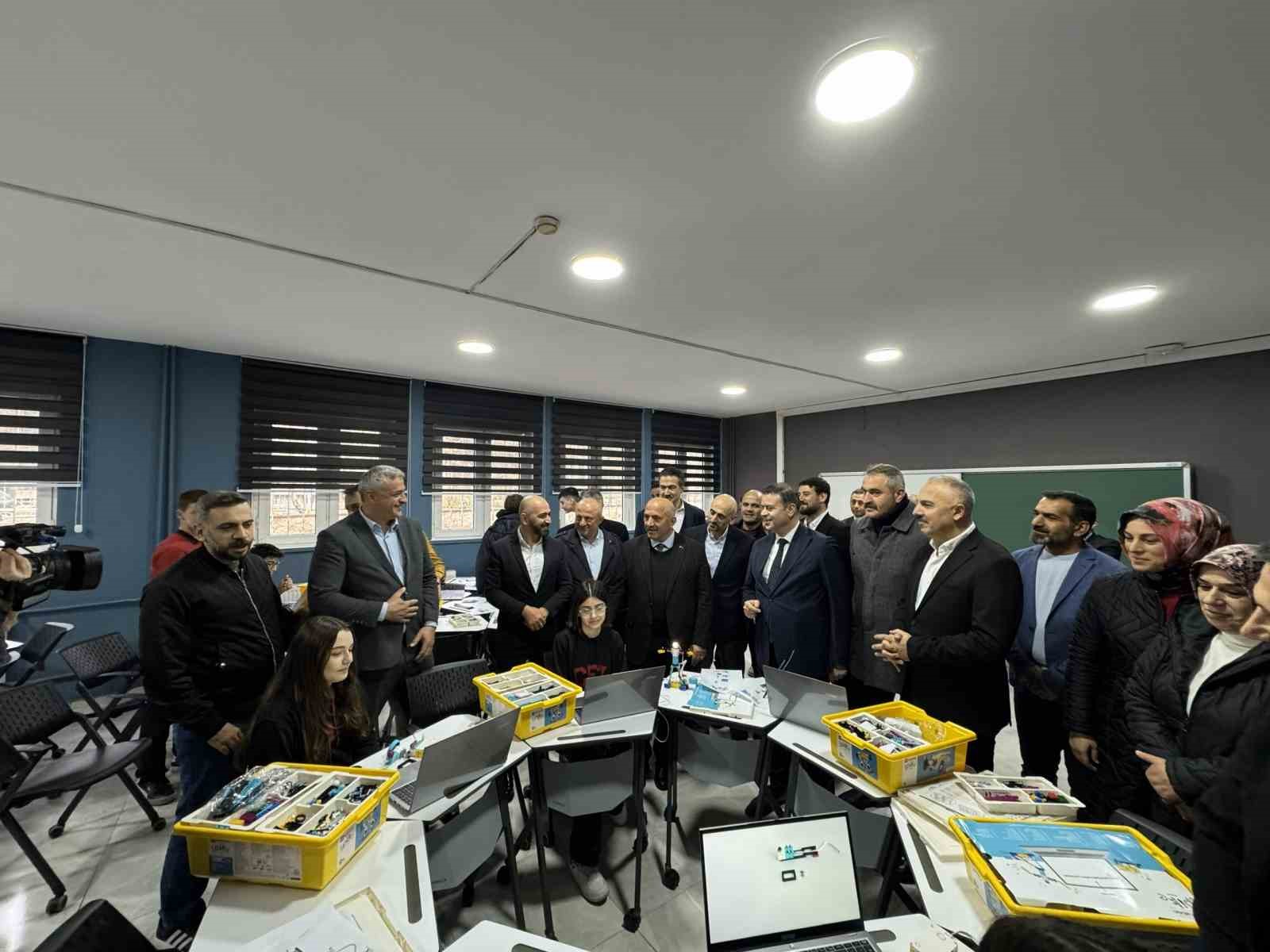 &Ccedil;ayeli Bakır&rsquo;dan &Ccedil;ayeli Fen Lisesi&rsquo;ne eğitim desteği
