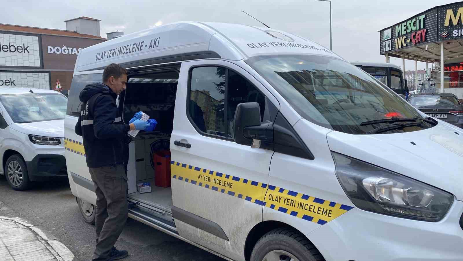 Apartmanın 8. katından d&uuml;şen adam hayatını kaybetti
