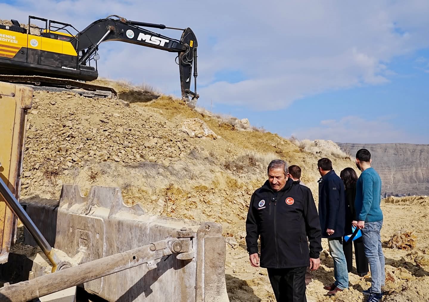 Darende&rsquo;de Millet Bah&ccedil;esi i&ccedil;in ilk kazma vuruldu
