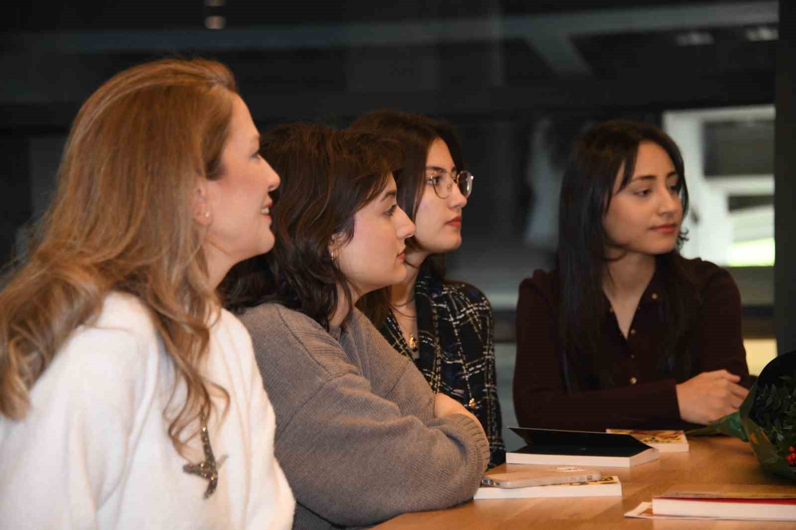 Osmangazi&rsquo;de Cengiz Aytmatov&rsquo;un "Elveda G&uuml;lsarı" eseri kolektif okumayla ele alındı
