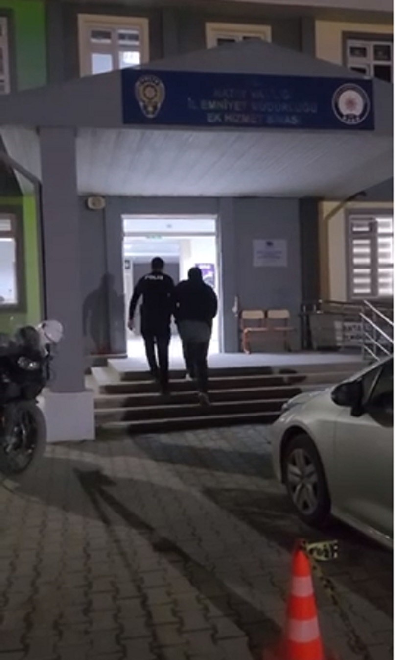 Defne&rsquo;de bilişim sistemleri hırsızlığı ş&uuml;phelisi tutuklandı
