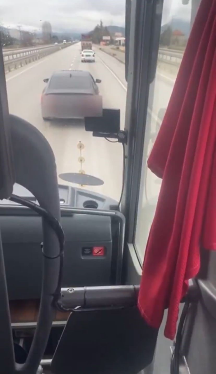 Burdur’da yolcu otobüsünün trafik güvenliğini tehlikeye sokan sürücüye ceza