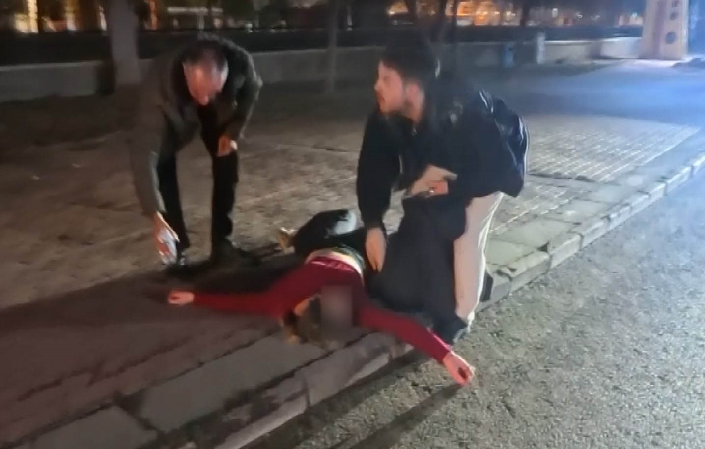 Kaldırıma yatıp çığlık attı, polisi görünce kaçmak istedi