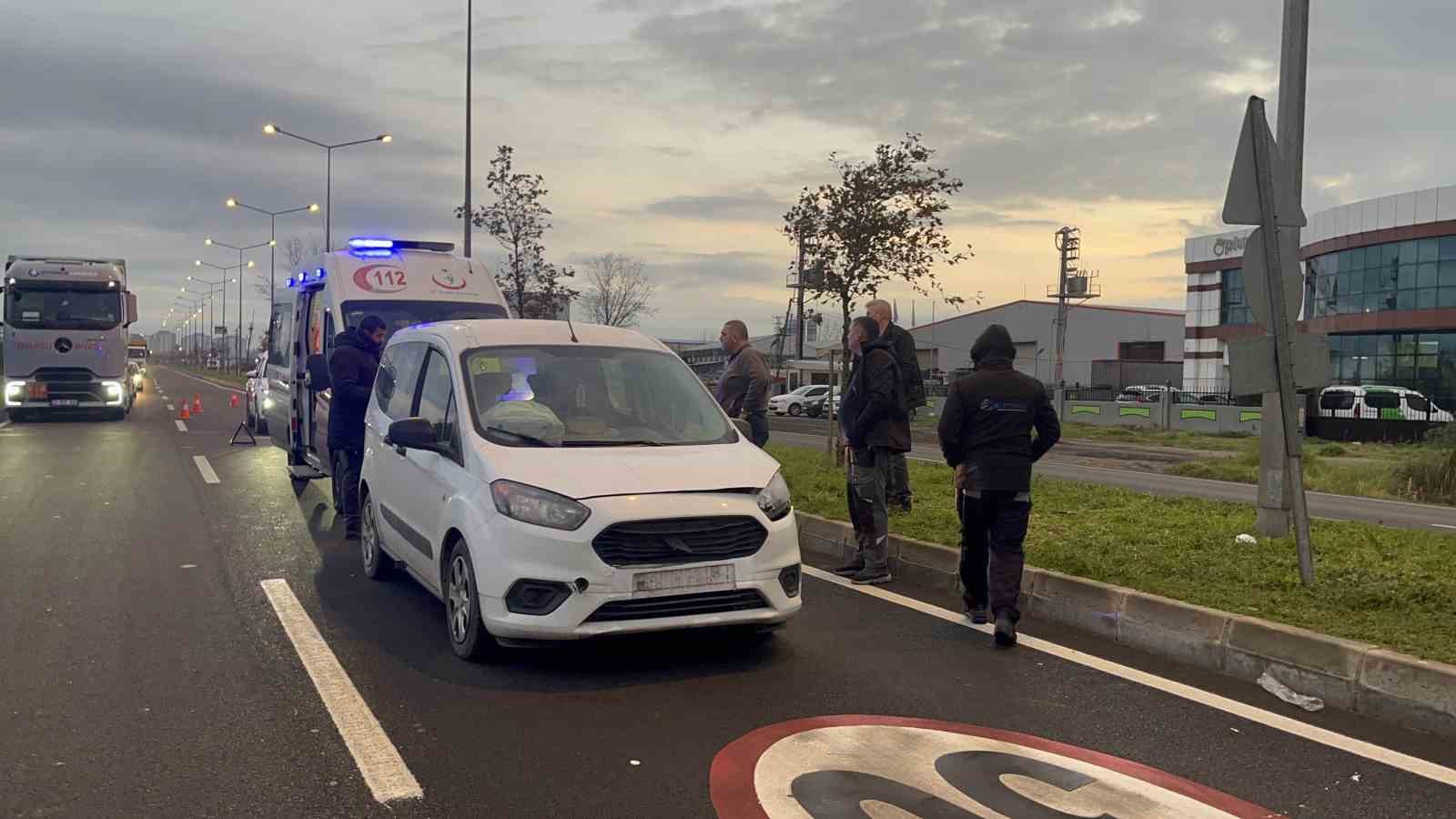 Başıboş k&ouml;peğe &ccedil;arpan aracın s&uuml;r&uuml;c&uuml;s&uuml; yaraladı
