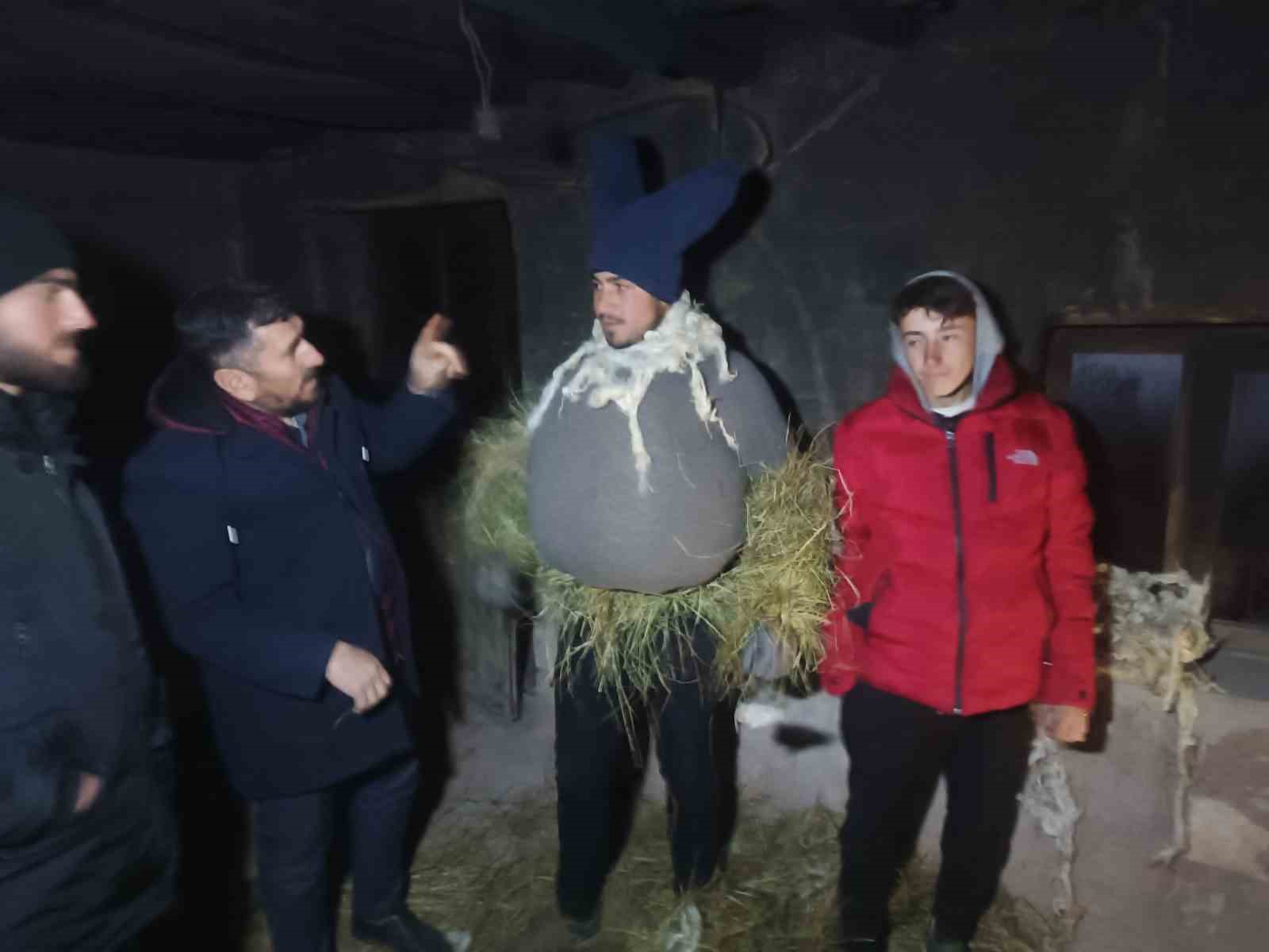 Van&rsquo;da k&ouml;yl&uuml;lerin kış eğlencesi &rsquo;k&ouml;se-gelin&rsquo; geleneği yaşatılıyor
