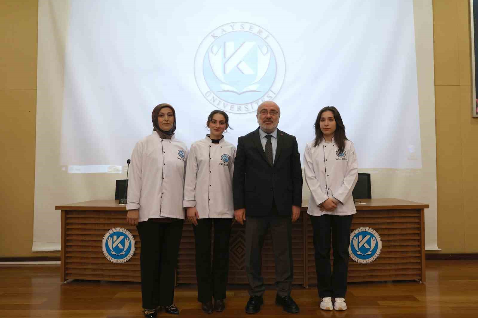 KAY&Uuml;&rsquo;de geleceğin mutfak şefleri ve aş&ccedil;ıları &ouml;nl&uuml;klerini giydi
