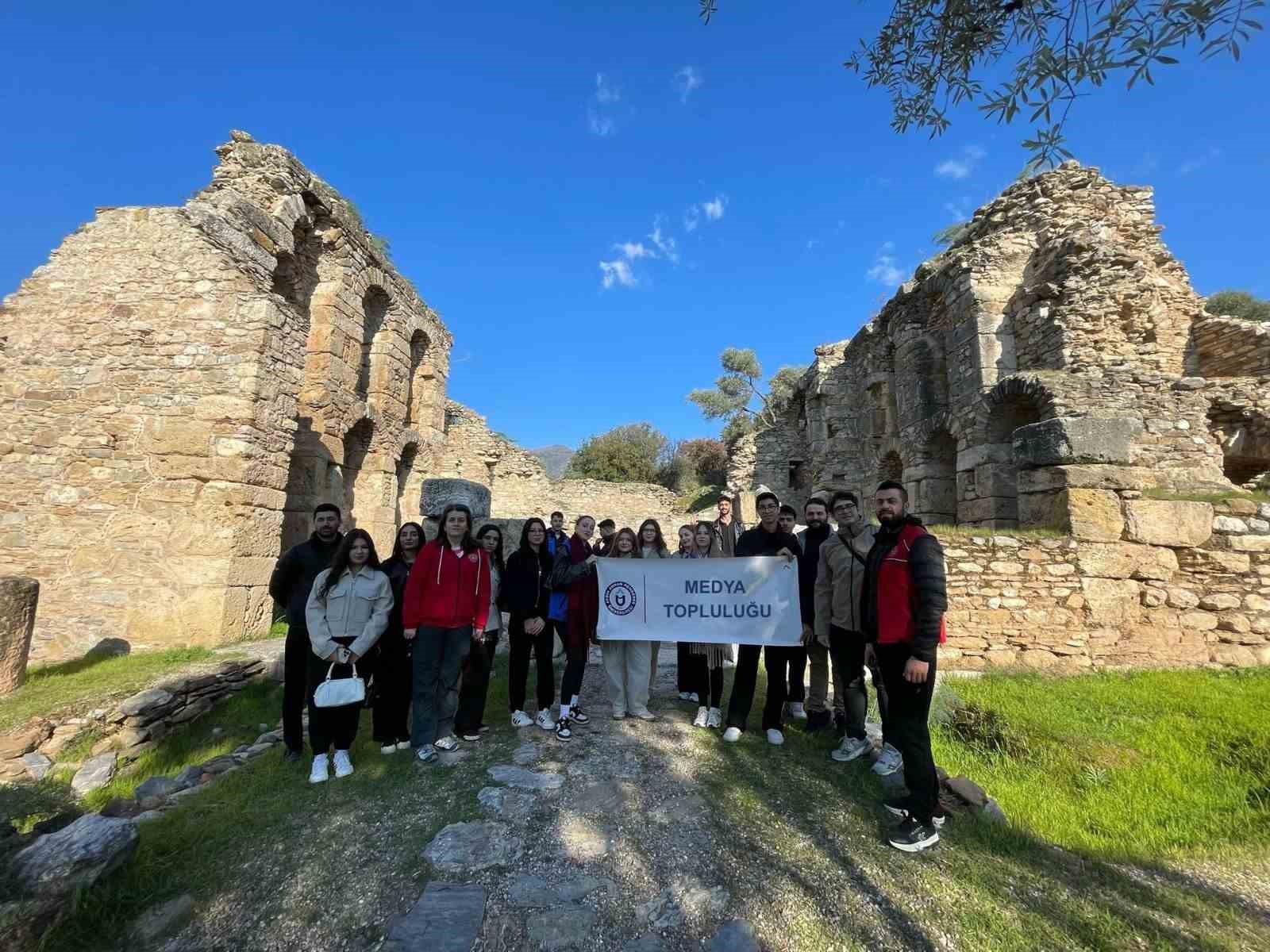 Üniversite öğrencilerine kültür gezisi