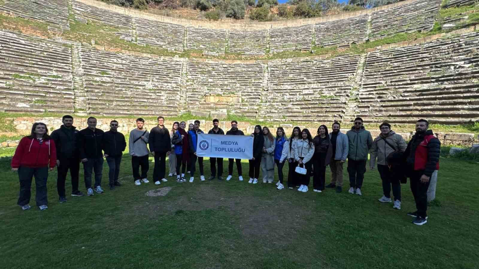 &Uuml;niversite &ouml;ğrencilerine k&uuml;lt&uuml;r gezisi
