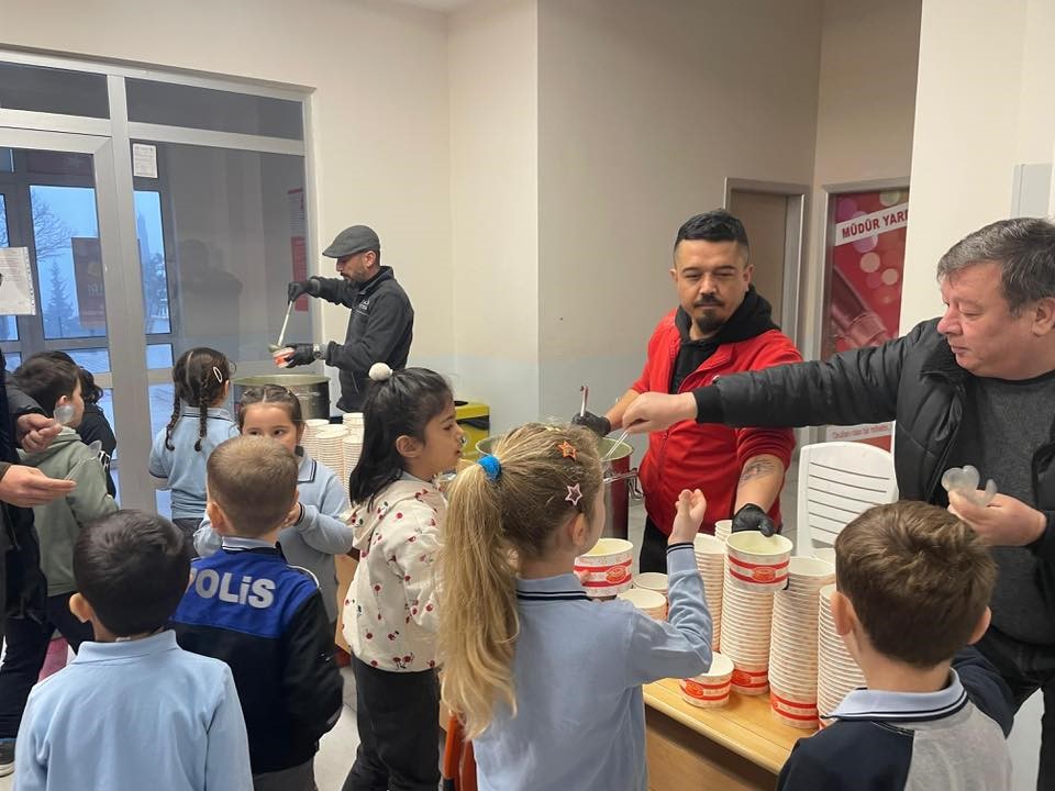 Öğrencilere ücretsiz çorba ikramı